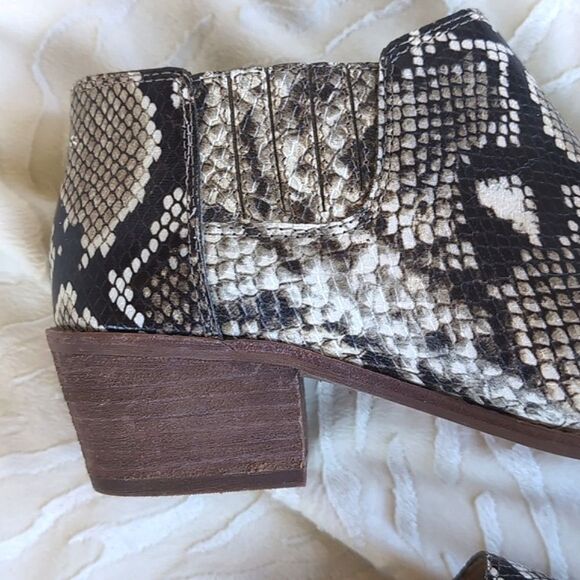 Madewell Sonia Low Chelsea Python Embossed Genuine Leather Ankle Booties Size 8 - Picture 3 of 15